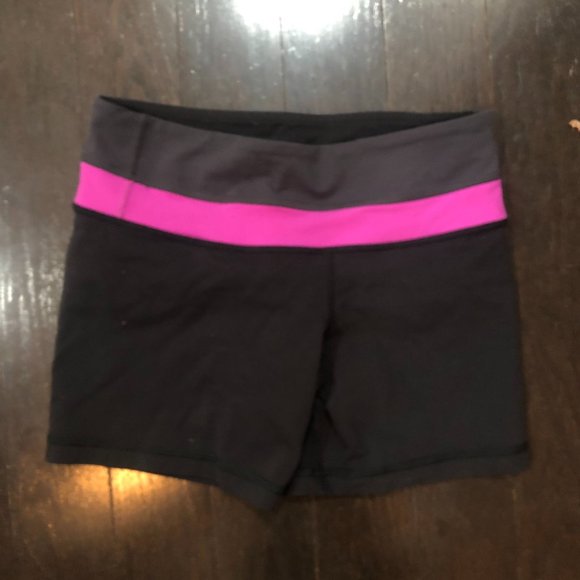 Lululemon Shorts Size 2 - Picture 2 of 2